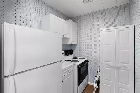 Kitchen - 6130 Eidson, Saint Joseph, MI 49085 photo 8 of 9