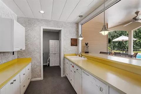 Kitchen - 6130 Eidson, Saint Joseph, MI 49085 photo 7 of 9