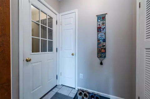 Entry Way - 6660 Pine, Benton Harbor, MI 49022 photo 4 of 6