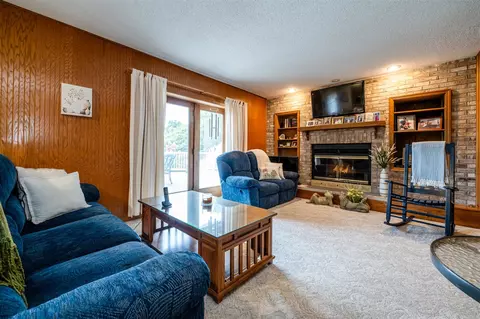 Living - 6660 Pine, Benton Harbor, MI 49022 photo 3 of 4