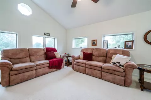 Living - 6660 Pine, Benton Harbor, MI 49022 photo 2 of 4