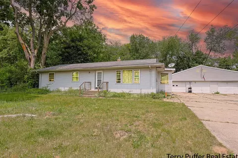 607 66th, Grand Rapids, MI 49548