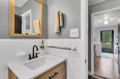 Bath - 3414 Caroline, Jackson, MI 49203 photo 5 of 11