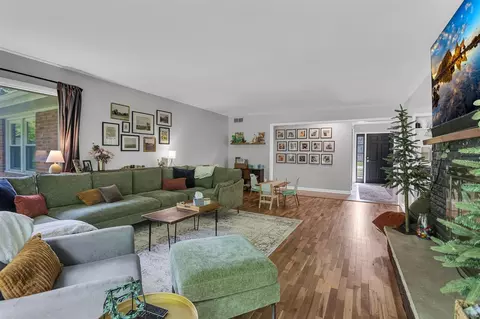 Living - 3414 Caroline, Jackson, MI 49203 photo 6 of 8