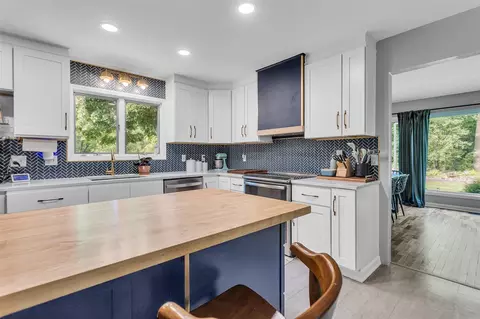 Kitchen - 3414 Caroline, Jackson, MI 49203 photo 6 of 9