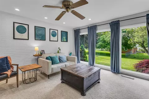 Living - 3414 Caroline, Jackson, MI 49203 photo 2 of 8