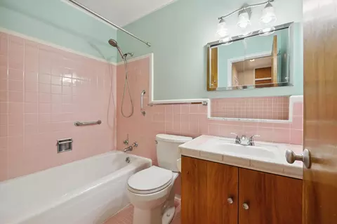 Bath - 2910 Elizabeth, Wayne, MI 48184 photo 1 of 2
