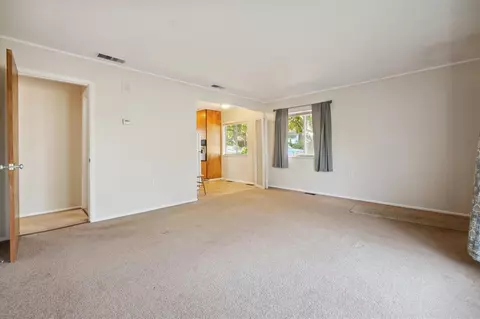 Living - 2910 Elizabeth, Wayne, MI 48184 photo 4 of 4