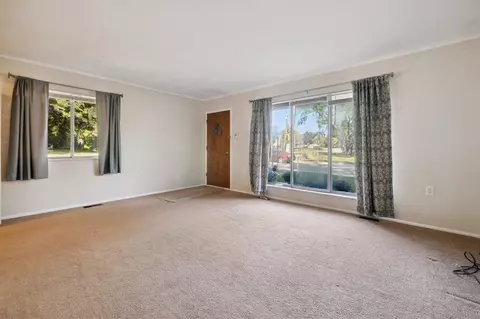 Living - 2910 Elizabeth, Wayne, MI 48184 photo 2 of 4