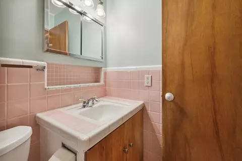 Bath - 2910 Elizabeth, Wayne, MI 48184 photo 2 of 2