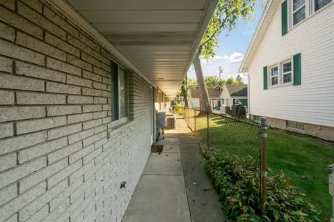 Exterior - 2910 Elizabeth, Wayne, MI 48184 photo 4 of 5
