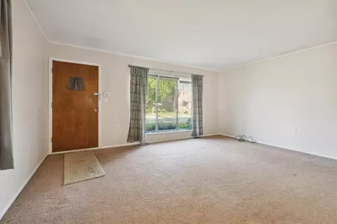 Living - 2910 Elizabeth, Wayne, MI 48184 photo 3 of 4