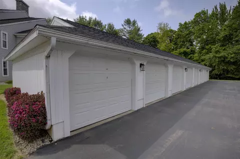 Exterior - 920 Oakbrook, Jackson, MI 49203 photo 12 of 14
