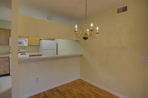 Dining - 920 Oakbrook, Jackson, MI 49203 photo 1 of 1