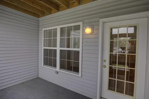 Exterior - 920 Oakbrook, Jackson, MI 49203 photo 7 of 14