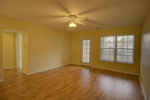 Living - 920 Oakbrook, Jackson, MI 49203 photo 10 of 10