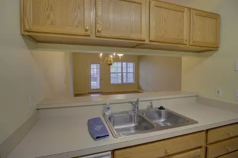 Kitchen - 920 Oakbrook, Jackson, MI 49203 photo 4 of 9