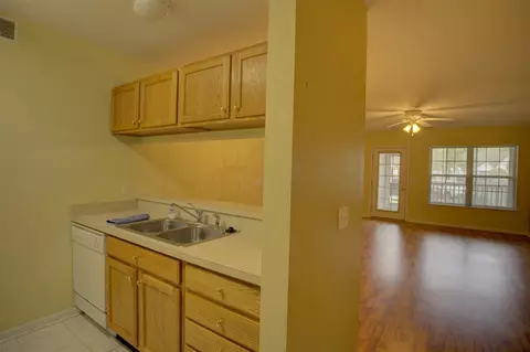 Kitchen - 920 Oakbrook, Jackson, MI 49203 photo 2 of 9
