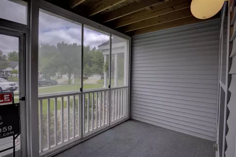 Exterior - 920 Oakbrook, Jackson, MI 49203 photo 5 of 14