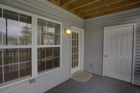 Exterior - 920 Oakbrook, Jackson, MI 49203 photo 9 of 14