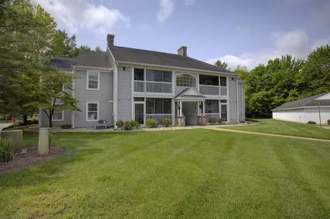 920 Oakbrook, Jackson, MI 49203