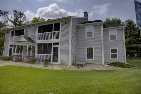 Exterior - 920 Oakbrook, Jackson, MI 49203 photo 2 of 14