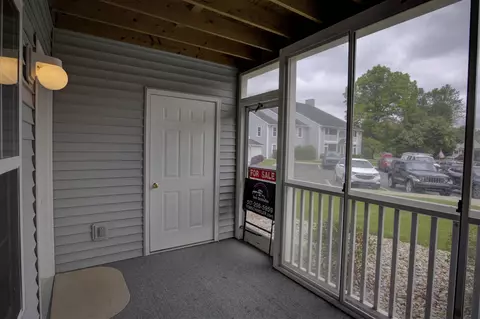 Exterior - 920 Oakbrook, Jackson, MI 49203 photo 10 of 14