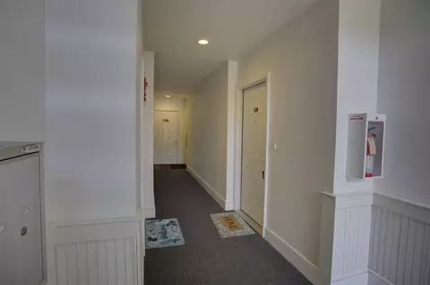 Entry Way - 920 Oakbrook, Jackson, MI 49203 photo 4 of 4