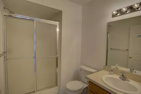 Bath - 920 Oakbrook, Jackson, MI 49203 photo 3 of 4
