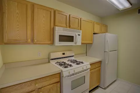 Kitchen - 920 Oakbrook, Jackson, MI 49203 photo 1 of 9