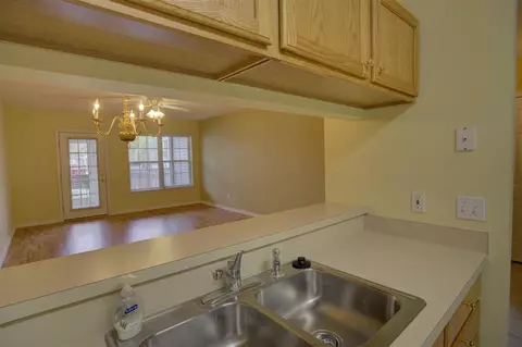 Kitchen - 920 Oakbrook, Jackson, MI 49203 photo 8 of 9
