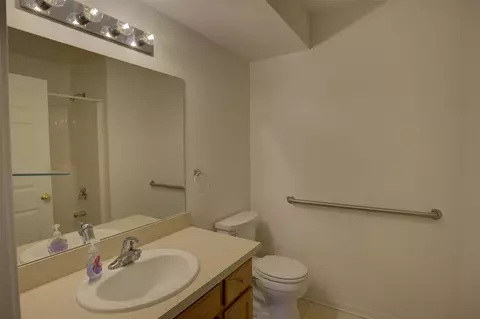 Bath - 920 Oakbrook, Jackson, MI 49203 photo 1 of 4