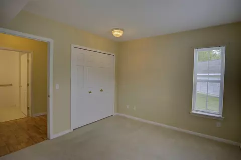 Bedroom - 920 Oakbrook, Jackson, MI 49203 photo 5 of 11
