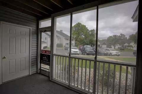 Exterior - 920 Oakbrook, Jackson, MI 49203 photo 11 of 14