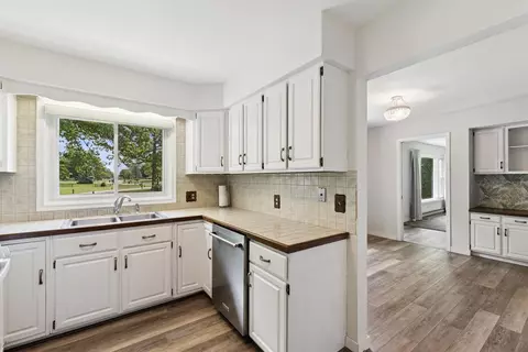 Kitchen - 368 Earle, Carleton, MI 48117 photo 2 of 2