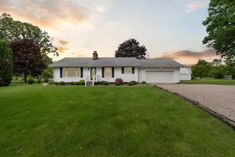 Exterior - 368 Earle, Carleton, MI 48117 photo 2 of 8
