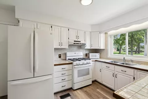 Kitchen - 368 Earle, Carleton, MI 48117 photo 1 of 2