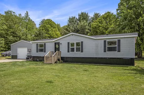 33501 County Road 669, Lawton, MI 49065