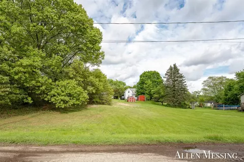 740 Crawford, Belding, MI 48809 photo 2