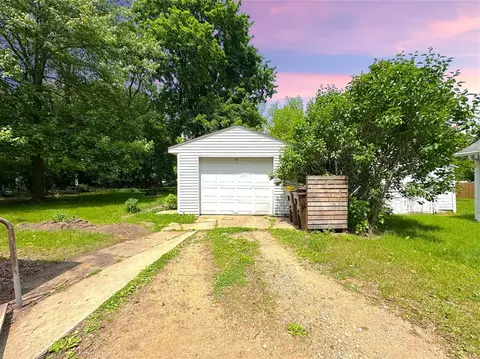 Exterior - 315 E Spruce, Marshall, MI 49068 photo 3 of 8