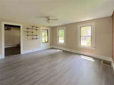 Living - 315 E Spruce, Marshall, MI 49068 photo 6 of 6