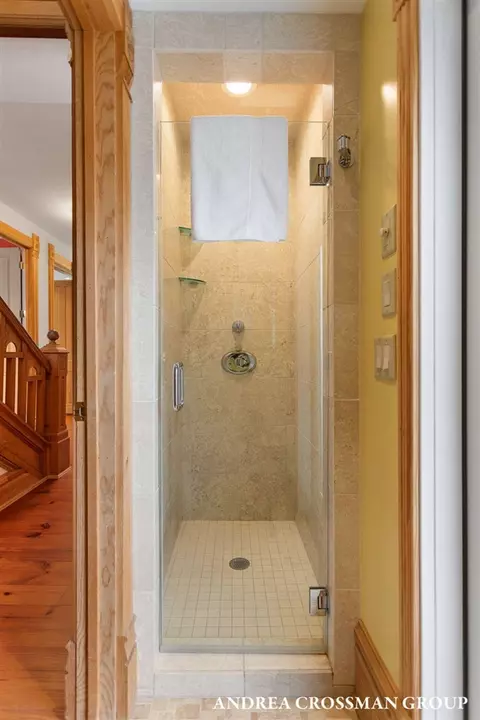 Bath - 148 S S Un, Douglas, MI 49406 photo 2 of 11