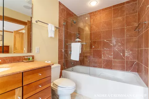 Bath - 148 S S Un, Douglas, MI 49406 photo 9 of 11