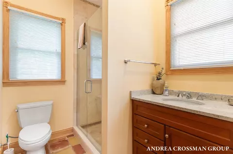 Bath - 148 S S Un, Douglas, MI 49406 photo 10 of 11