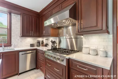 Kitchen - 148 S S Un, Douglas, MI 49406 photo 5 of 9