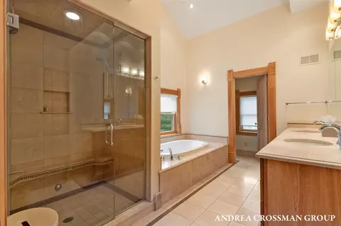Bath - 148 S S Un, Douglas, MI 49406 photo 5 of 11