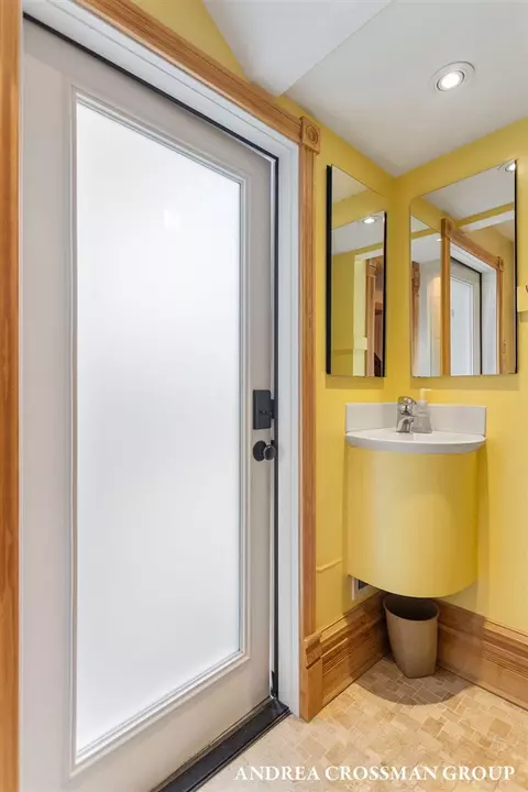 Bath - 148 S S Un, Douglas, MI 49406 photo 1 of 11