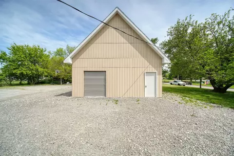 916 Oak, Adrian, MI 49221 photo 27