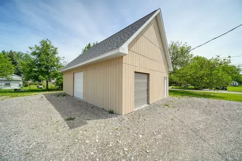 916 Oak, Adrian, MI 49221 photo 28