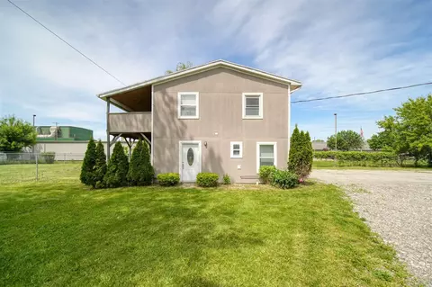916 Oak, Adrian, MI 49221 photo 3
